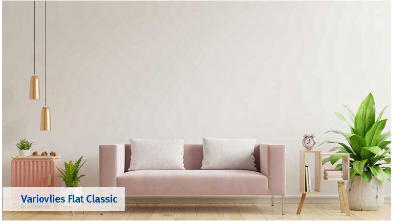 Erfurt Variovlies, rosa Sofa vor beiger Tapete